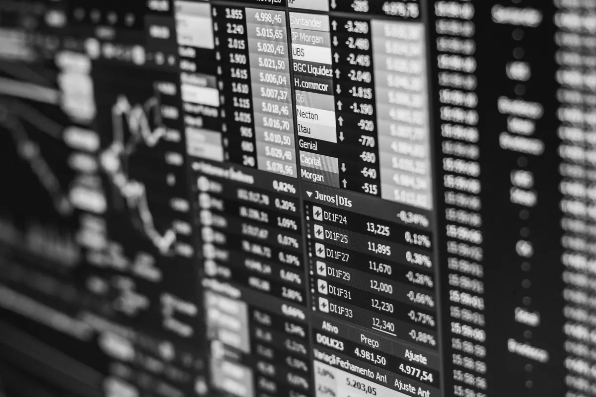 FTSE 100 vs S&P 500: A Comparison for UK Stock Signal Traders